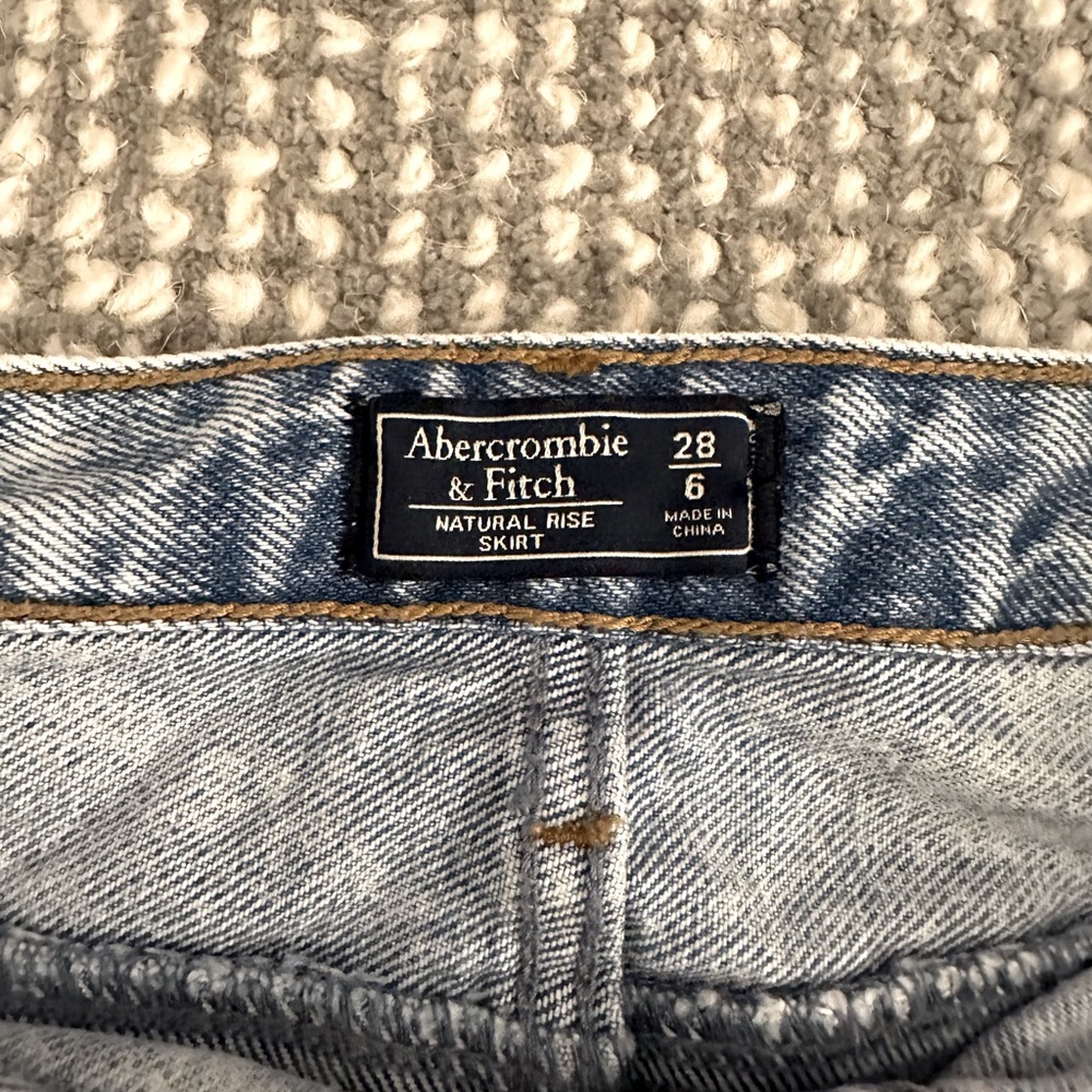 Women’s Abercrombie & Fitch Natural Rise Denim skirt 28 - Picture 2 of 2
